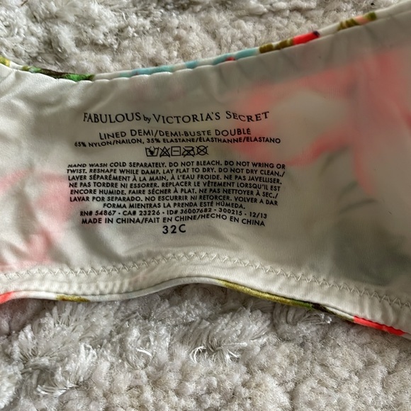 Fabulous by Victoria’s Secret Bra - Picture 4 of 4